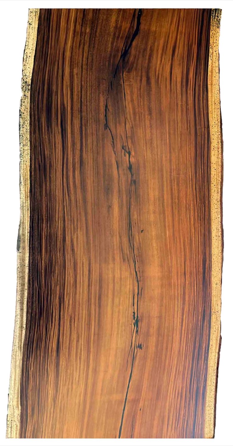 Live-edge dining tables in Costa Rica